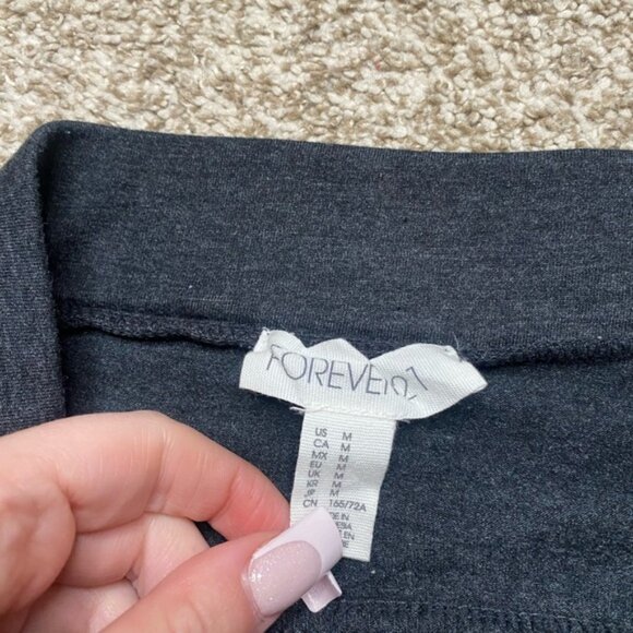 Stretchy mini skirt - Picture 3 of 3